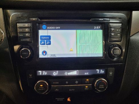 Used 2016 Nissan Rogue SV w/ SV Premium Package image 25