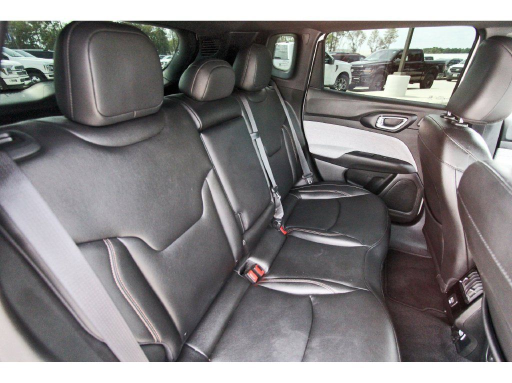 Used 2024 Jeep Compass Latitude w/ Sun and Sound Group AWD/4WD image 15