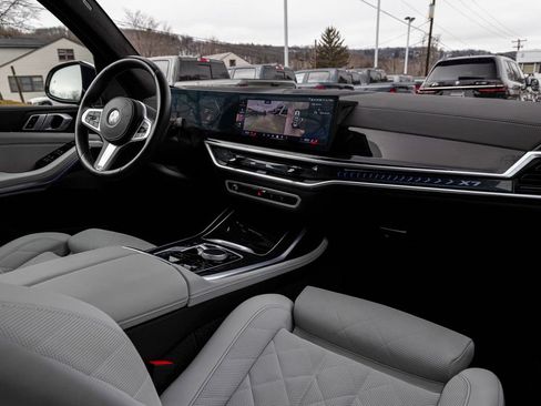 Used 2026 BMW X7 xDrive40i AWD/4WD image 32