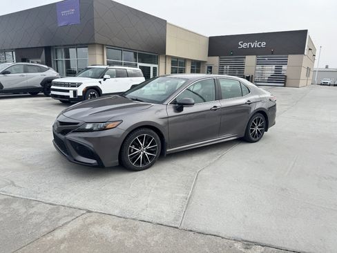 Used 2023 Toyota Camry SE image 11