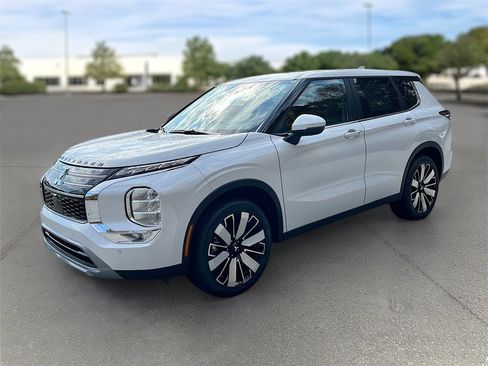 New 2025 Mitsubishi Outlander SE image 33