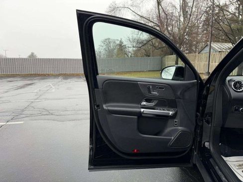 Certified 2022 Mercedes-Benz GLB 250 4MATIC image 17