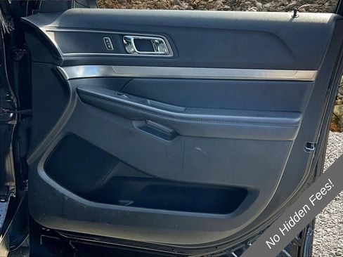 Used 2018 Ford Explorer XLT w/ Equipment Group 202A AWD/4WD image 19