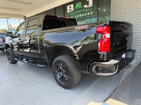 Used 2020 Chevrolet Silverado 1500 LT Trail Boss w/ Midnight Edition AWD/4WD image 4