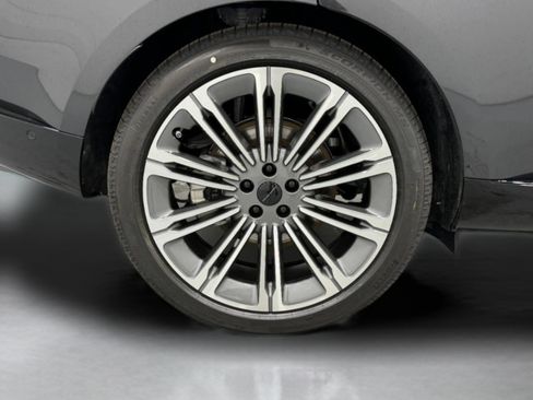 New 2026 Land Rover Range Rover Long Wheelbase SE image 8