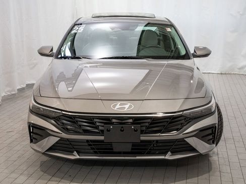 Used 2025 Hyundai Elantra Limited image 2