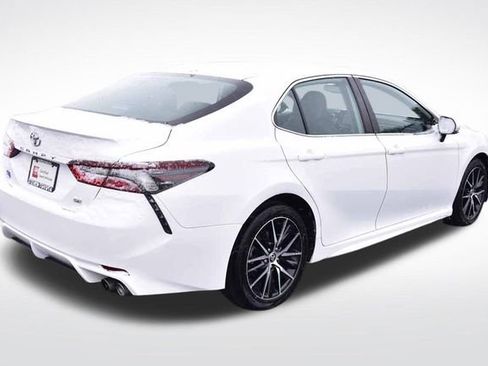 Certified 2022 Toyota Camry SE image 4