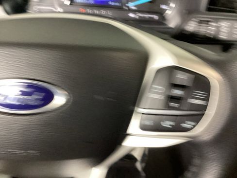 Used 2024 Ford Explorer XLT AWD/4WD image 21