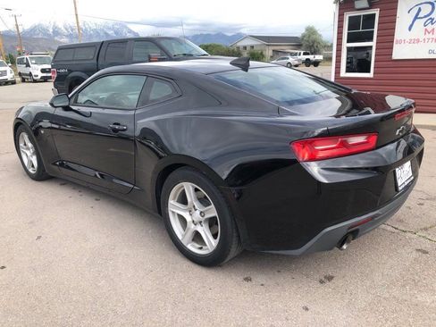 Used 2018 Chevrolet Camaro LT RWD image 3