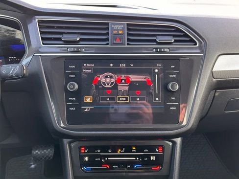Used 2024 Volkswagen Tiguan SE image 17