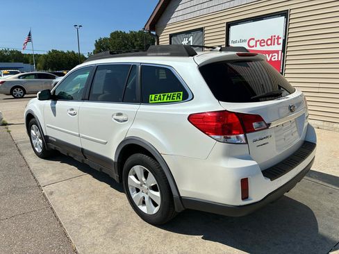 Used 2011 Subaru Outback 2.5i Limited AWD/4WD image 7