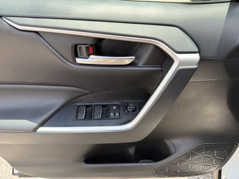 Certified 2025 Toyota RAV4 XLE FWD image 20