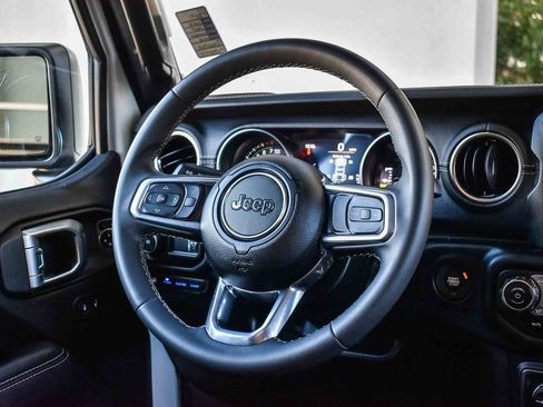 Used 2023 Jeep Wrangler Unlimited Sahara AWD/4WD image 13