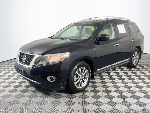 Used 2015 Nissan Pathfinder SL w/ SL Tech Package FWD image 4