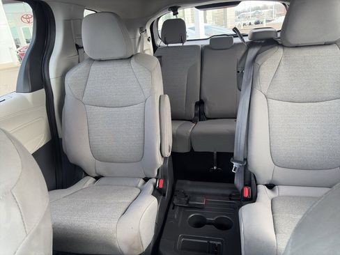 Used 2024 Toyota Sienna LE image 21