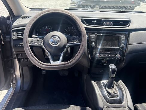 Used 2018 Nissan Rogue SV w/ Premium Package AWD/4WD image 16