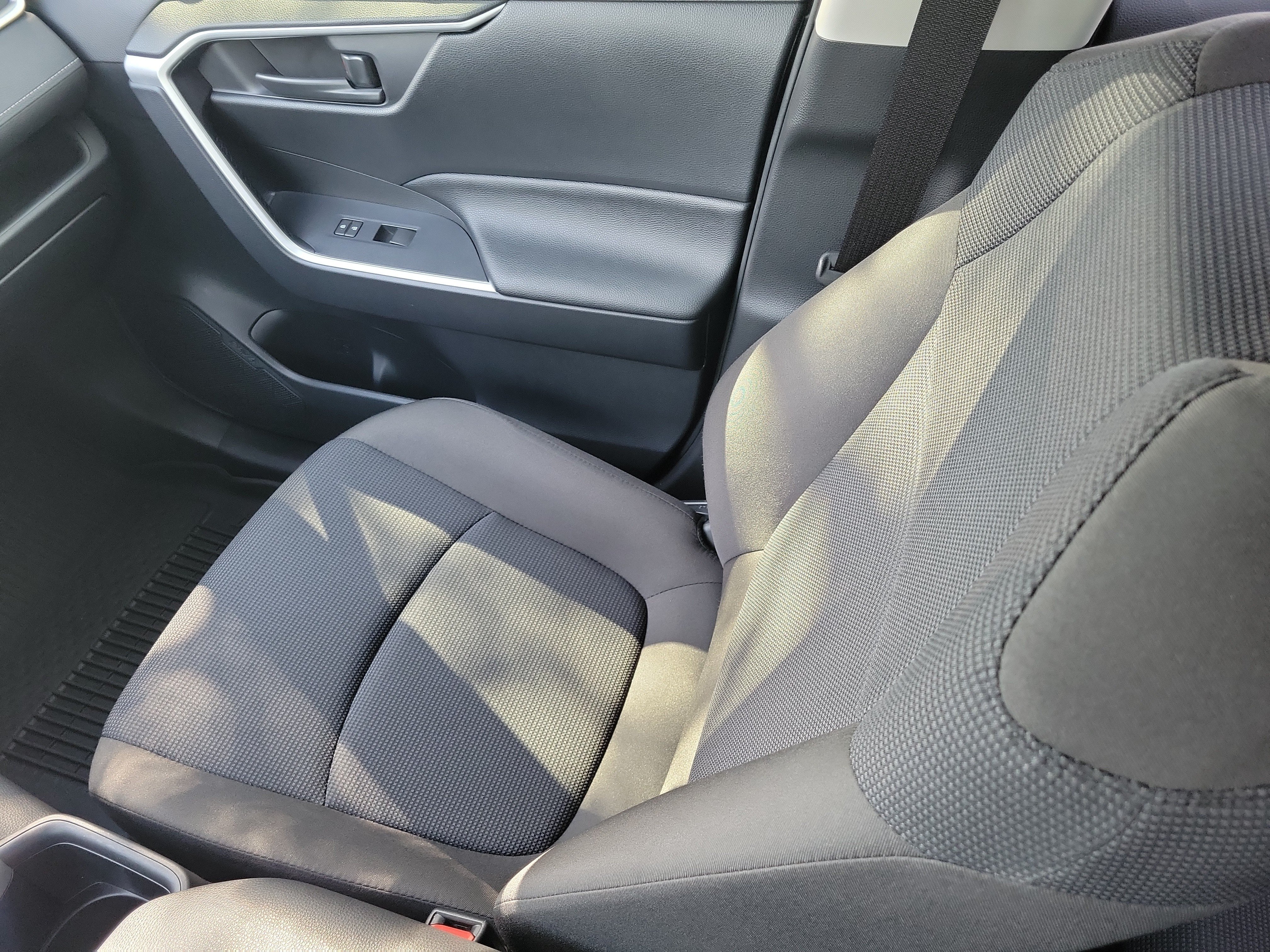 Used 2025 Toyota RAV4 LE AWD/4WD image 18