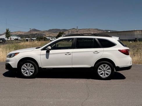 Used 2017 Subaru Outback 2.5i Premium AWD/4WD image 3