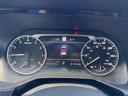 Used 2023 Nissan Pathfinder SL AWD/4WD image 31