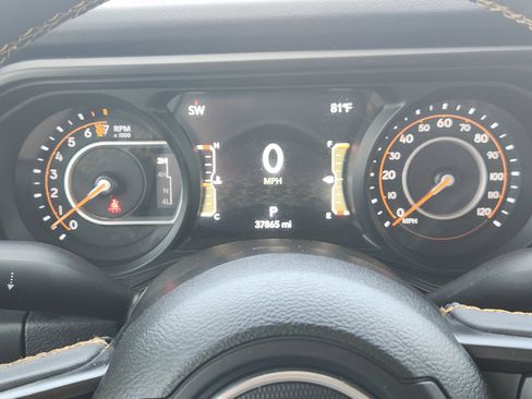Used 2024 Jeep Gladiator Sport AWD/4WD image 19
