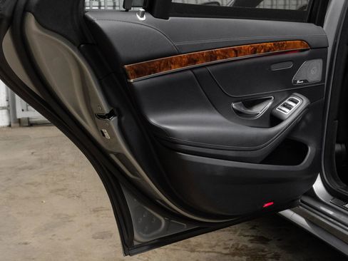 Used 2014 Mercedes-Benz S 550 Sedan image 59
