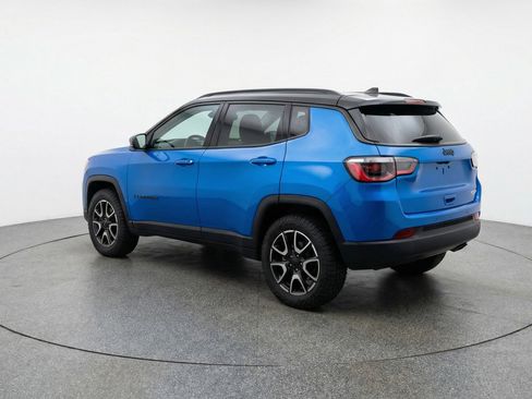 Used 2025 Jeep Compass Trailhawk AWD/4WD image 6