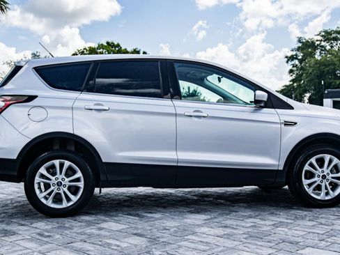 Used 2017 Ford Escape SE FWD image 9