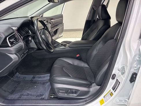 Used 2022 Toyota Camry XSE image 12