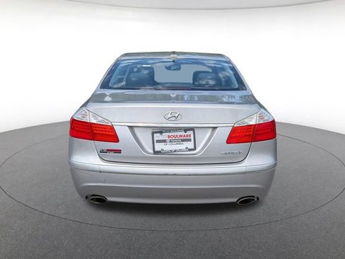 Used 2010 Hyundai Genesis 3.8 RWD image 4