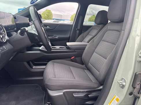 Used 2025 Chevrolet Equinox LT image 16