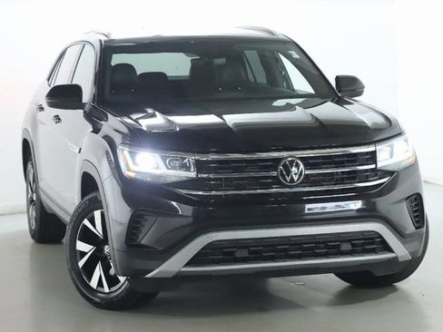 Used 2023 Volkswagen Atlas Cross Sport SE AWD/4WD image 2