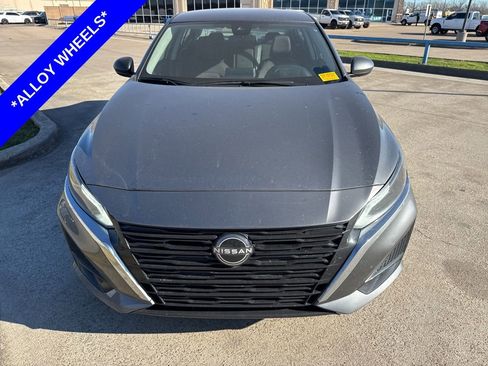 Used 2024 Nissan Altima 2.5 SV image 2