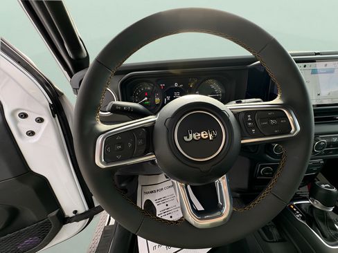 Used 2024 Jeep Wrangler High Altitude AWD/4WD image 10