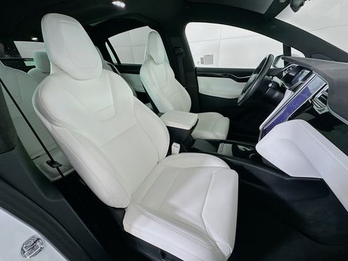 Used 2017 Tesla Model X 90D image 30