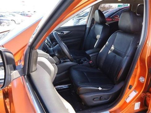 Used 2018 Nissan Rogue SL w/ Premium Package image 10