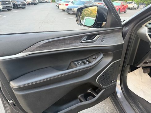 Used 2023 Jeep Grand Cherokee 4WD 4xe image 12