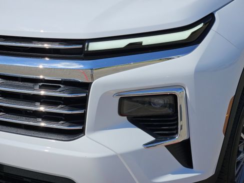 Certified 2026 Chevrolet Traverse LT w/ Driver Confidence Package FWD image 11