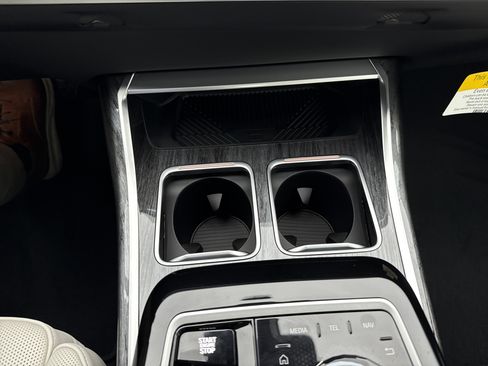 New 2026 BMW 750e xDrive image 16