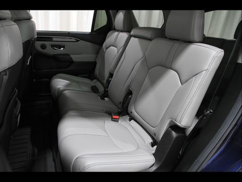 Used 2025 Honda Pilot Touring image 18