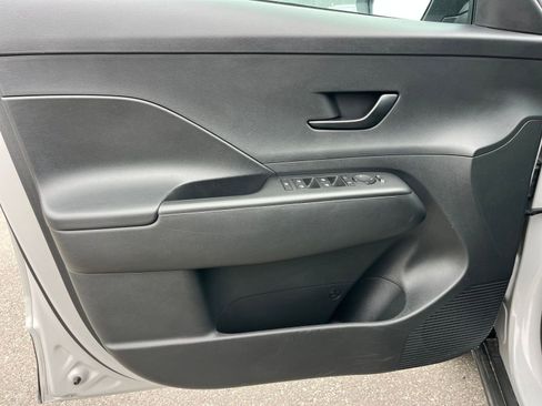 Used 2025 Hyundai Kona SEL image 18