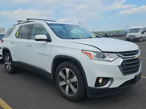 Used 2019 Chevrolet Traverse LT w/ LT Premium Package AWD/4WD image 3