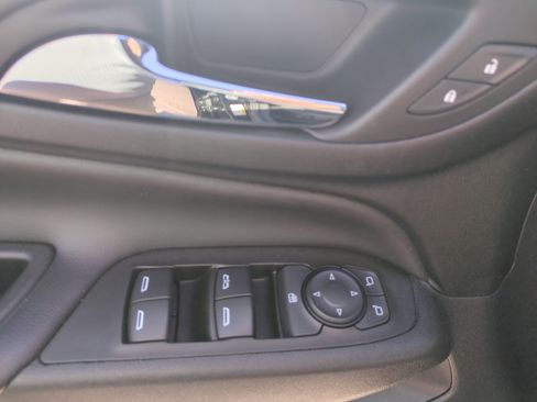 Used 2022 Chevrolet Equinox LT image 9