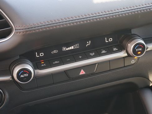 Certified 2025 MAZDA MAZDA3 s FWD image 23