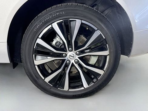 Used 2025 Volvo XC60 B5 Plus AWD/4WD image 32