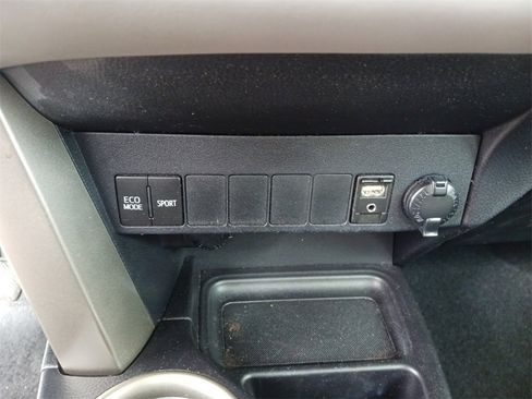 Used 2015 Toyota RAV4 XLE image 24