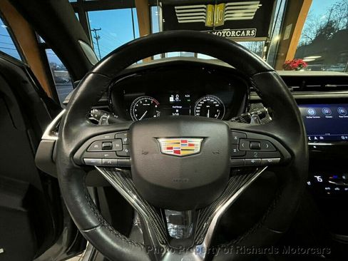 Used 2024 Cadillac XT6 Sport image 33