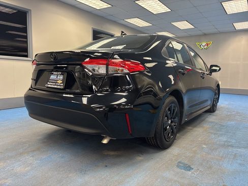 Used 2025 Toyota Corolla LE image 2