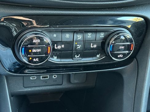 Used 2022 Buick Encore GX Select image 21