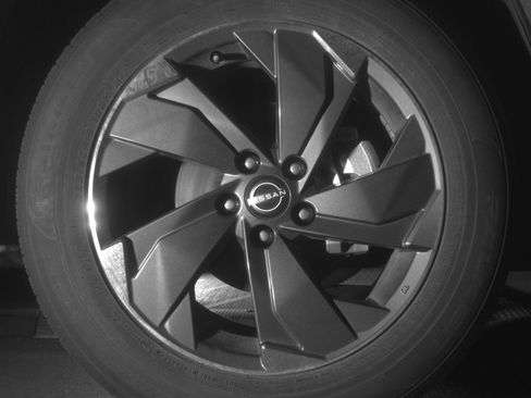 Used 2025 Nissan Rogue SV image 13