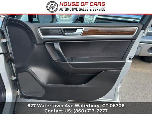 Used 2016 Volkswagen Touareg Sport image 55